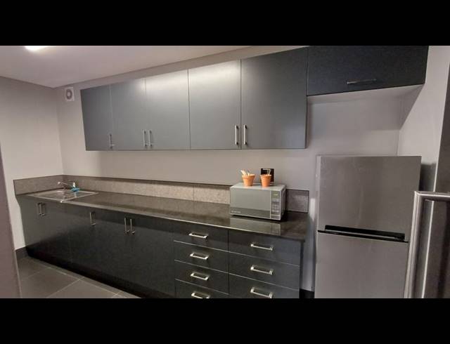 BUSINESS PROPERTY TO RENT IN ROOIHUISKRAAL NORTH